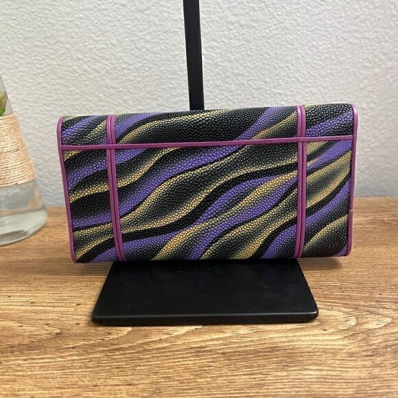 Stingray Skin Trifold Long Wallet - Picture 2 of 11